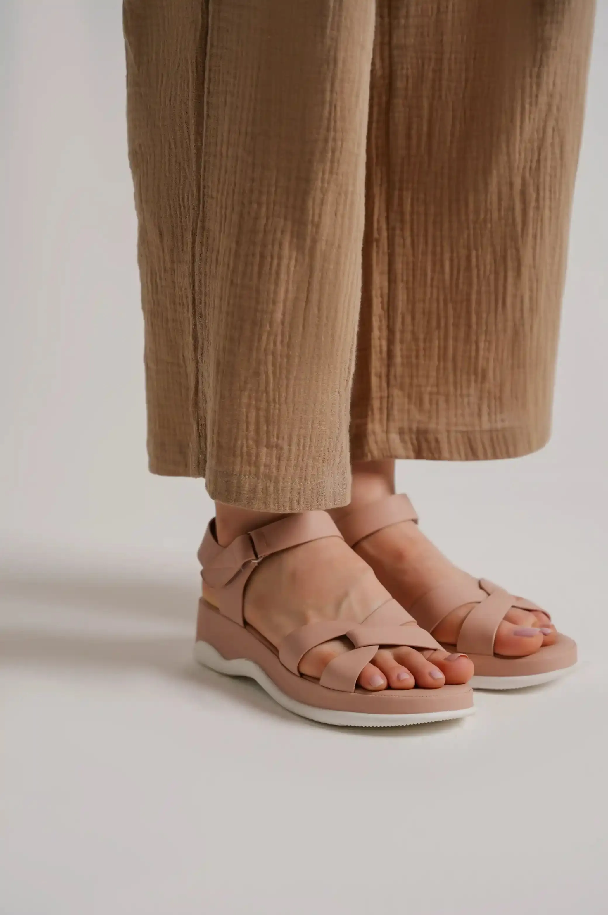 CRISS-CROSS SANDAL