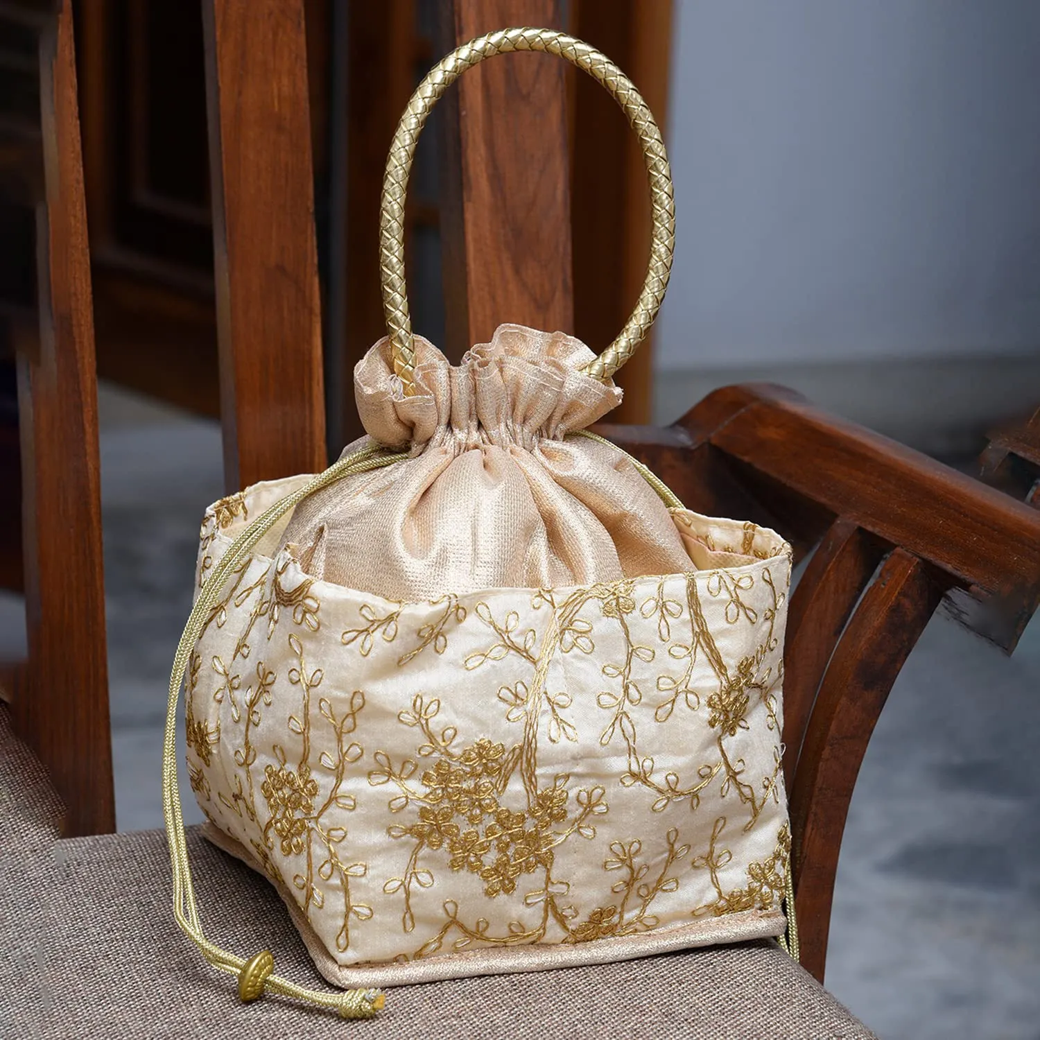 Heart Home Hand Bag|Silk Embroidery Drawstring Bag|Traditional Indian Handmade 5 Pocket Potli Bag with Golden Handle (Cream)